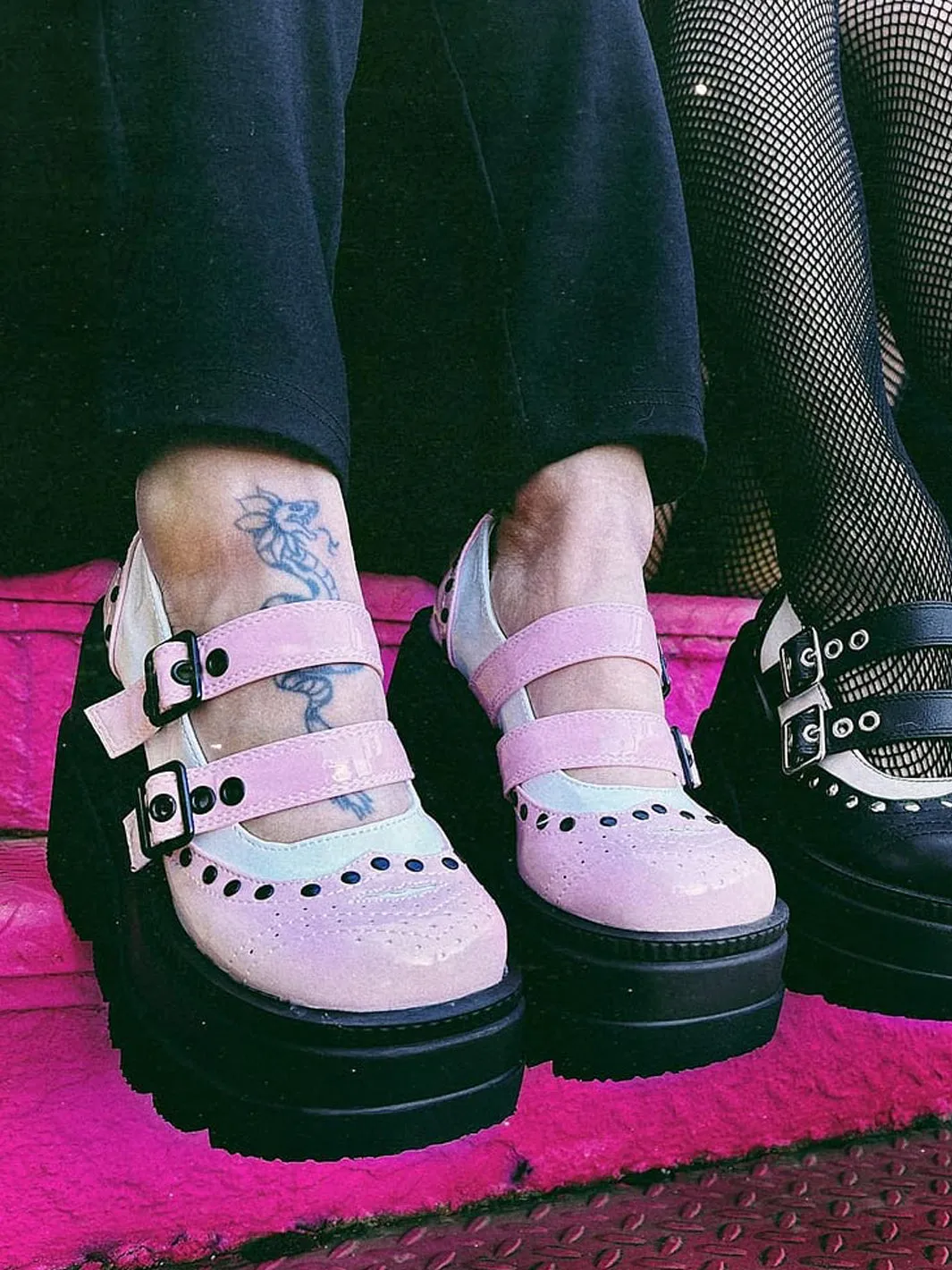 DEMONIA SHAKER-27 - PINK & WHITE ✰ PRE ORDER ✰