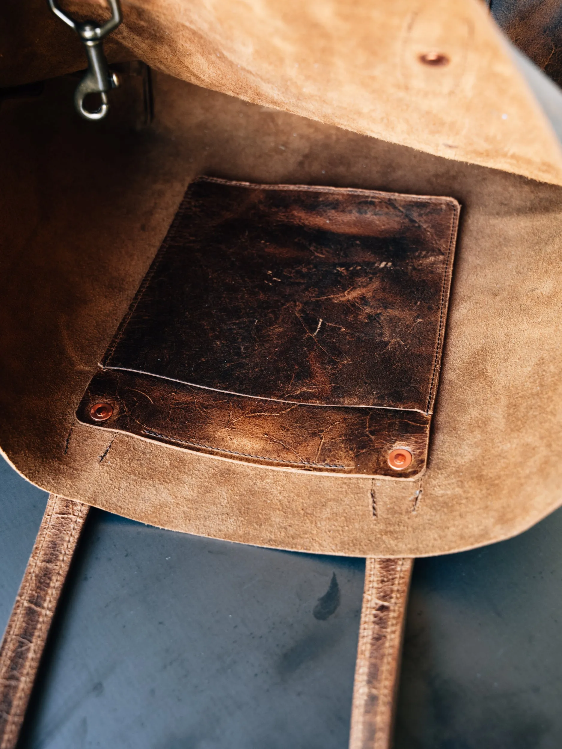 Julia Tote - CF Stead Waxed Flesh-Out Suede