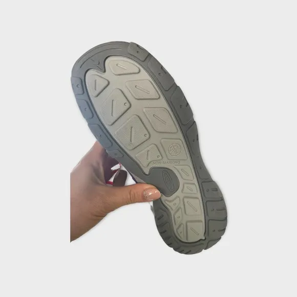 Keen Knotch Hollow Sneaker SIze 6 youth