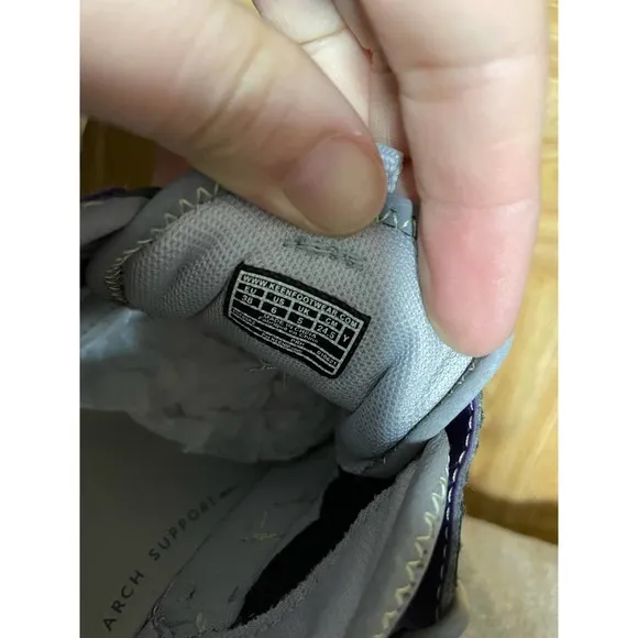 Keen Knotch Hollow Sneaker SIze 6 youth