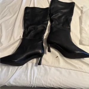 Steve Madden Black Heeled Boots with Pointed Toe