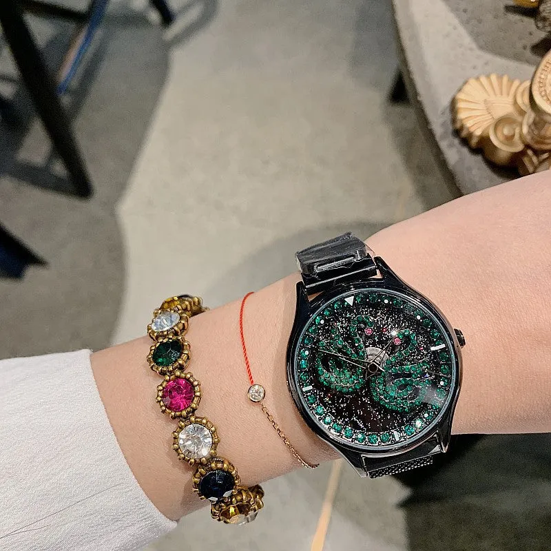 Swan Pattern Magnetic Strap Women's Watch
