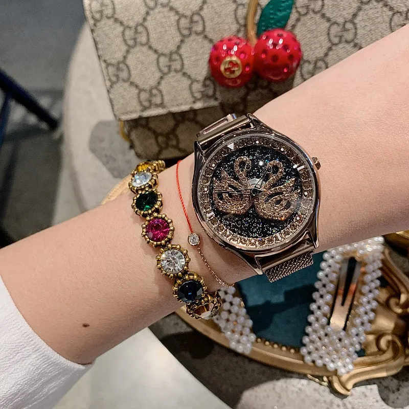 Swan Pattern Magnetic Strap Women's Watch