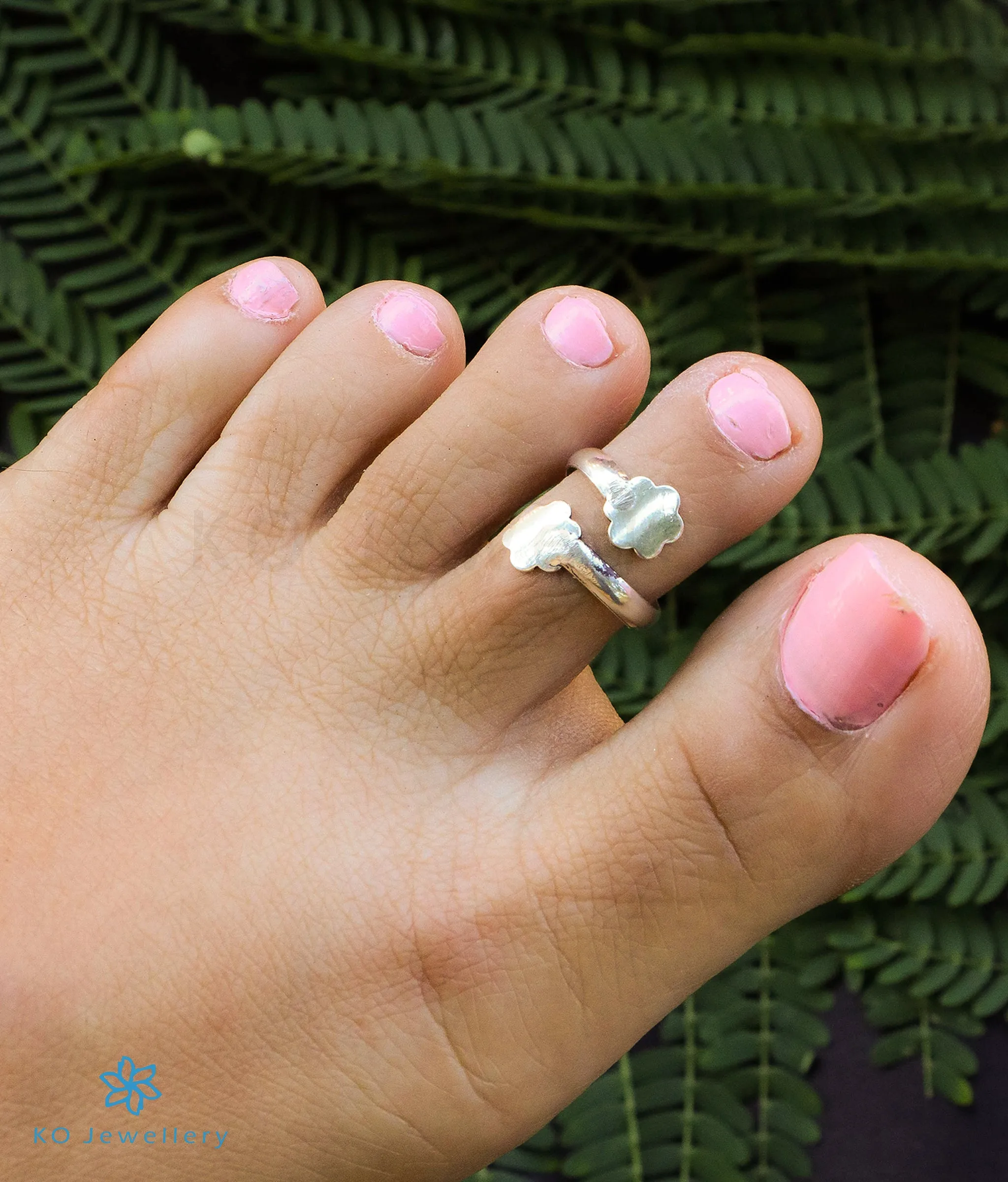 The Shining Flower Silver Toe-Rings (Front open)