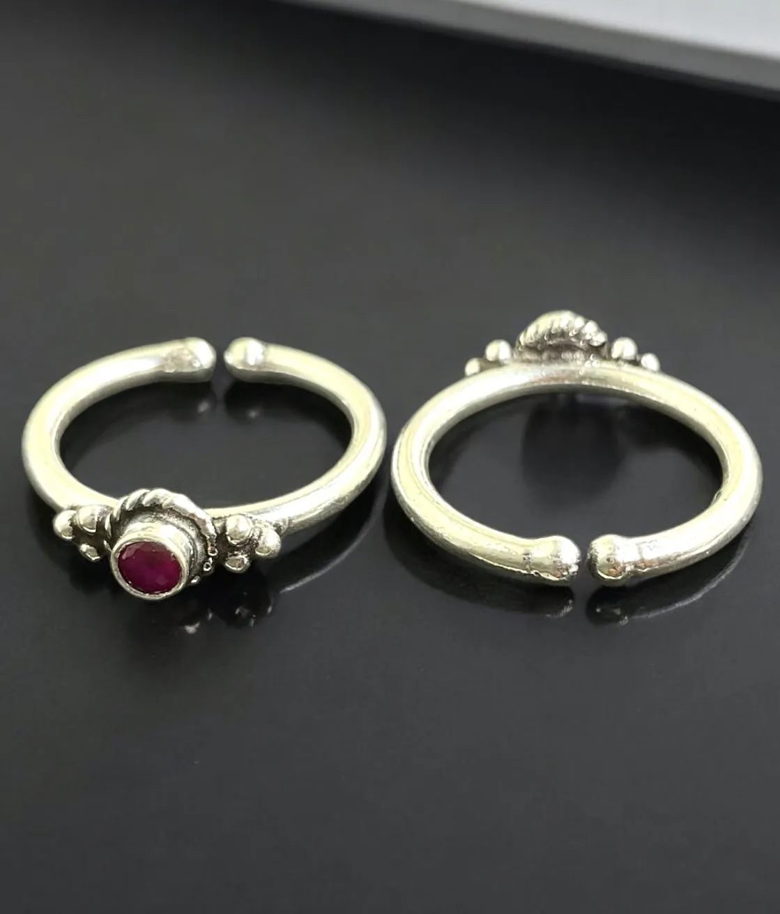 The Yakshi Silver Gemstone Toe-Rings (Red)