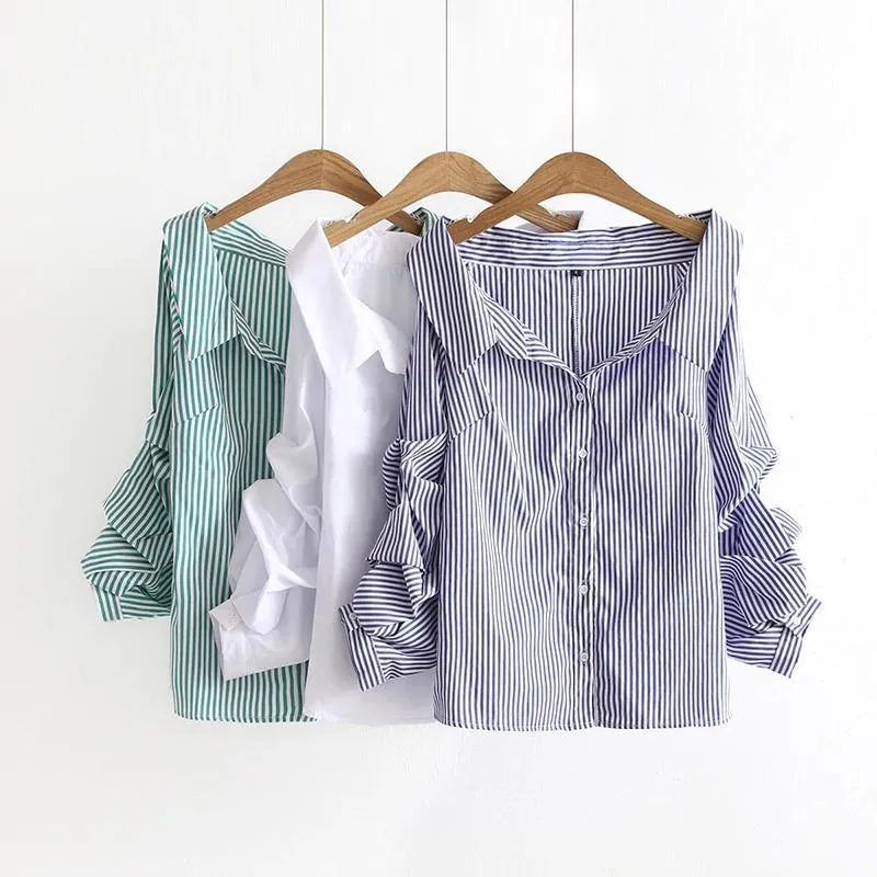 Turn-Down Collar and Gathered Sleeve Shirt