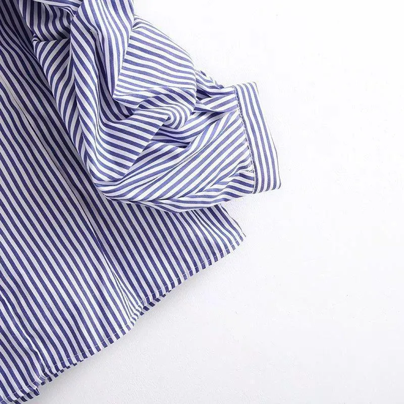 Turn-Down Collar and Gathered Sleeve Shirt