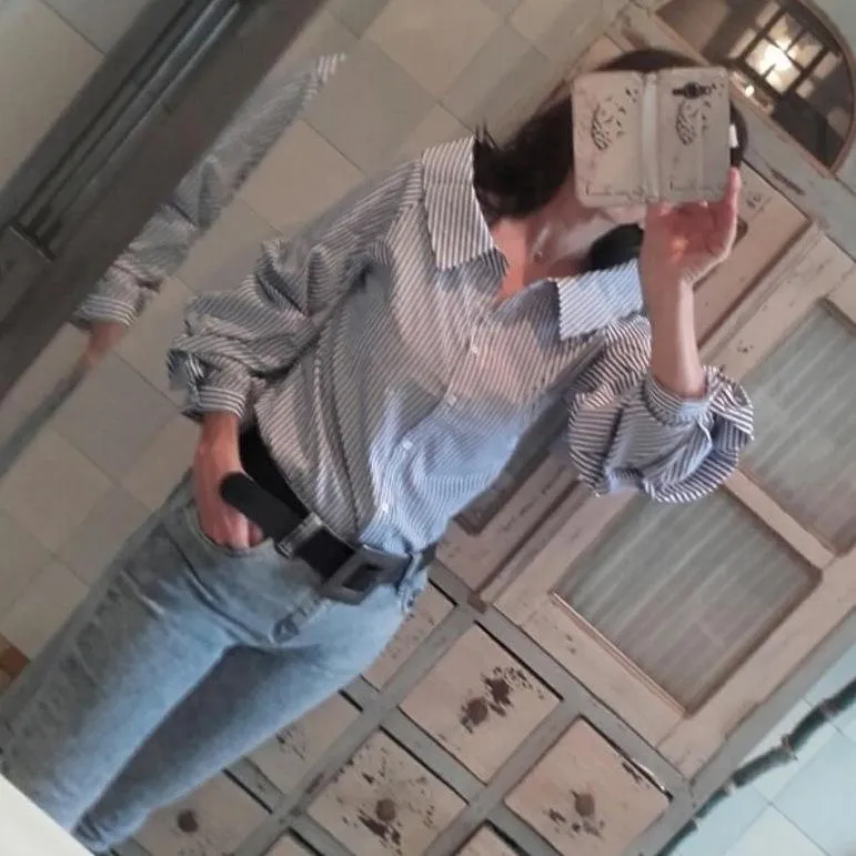 Turn-Down Collar and Gathered Sleeve Shirt